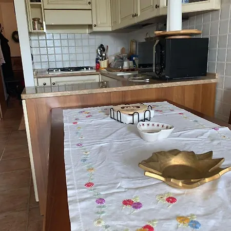 In Villetta A Schiera Con Mansarda Rocca di Mezzo